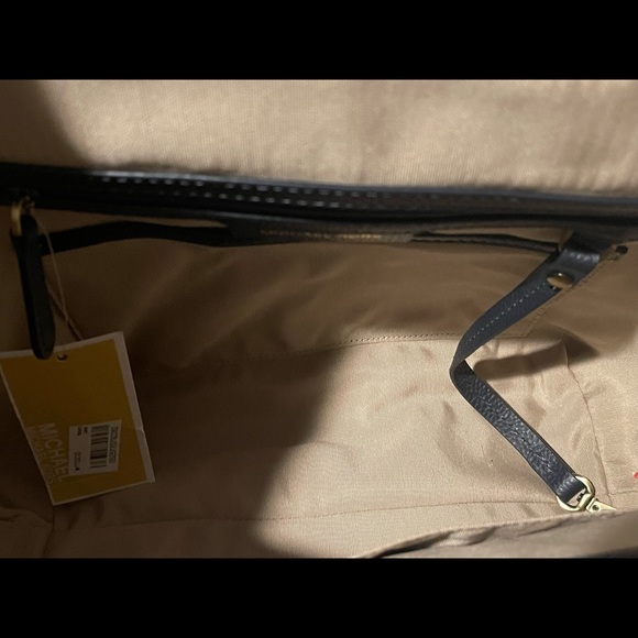 Michael Michael Kors Junie MD Flap Backpack Leather - Picture 5 of 6